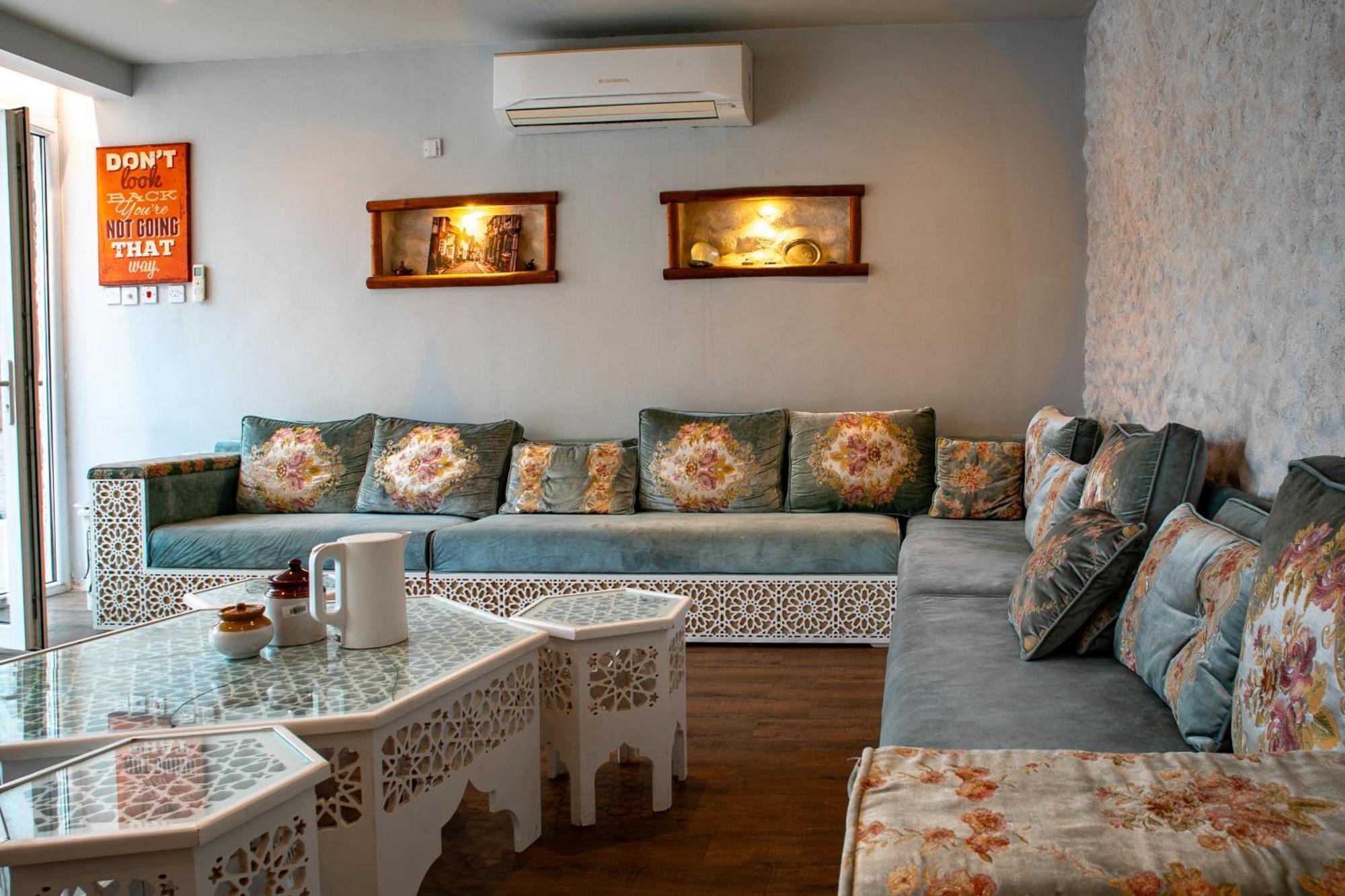 Elegant Garden Stay With 2 Living Areas, 2 Bedrooms, 1 Full And 1 Half Bath For 6 Guests Umm Al Amad エクステリア 写真