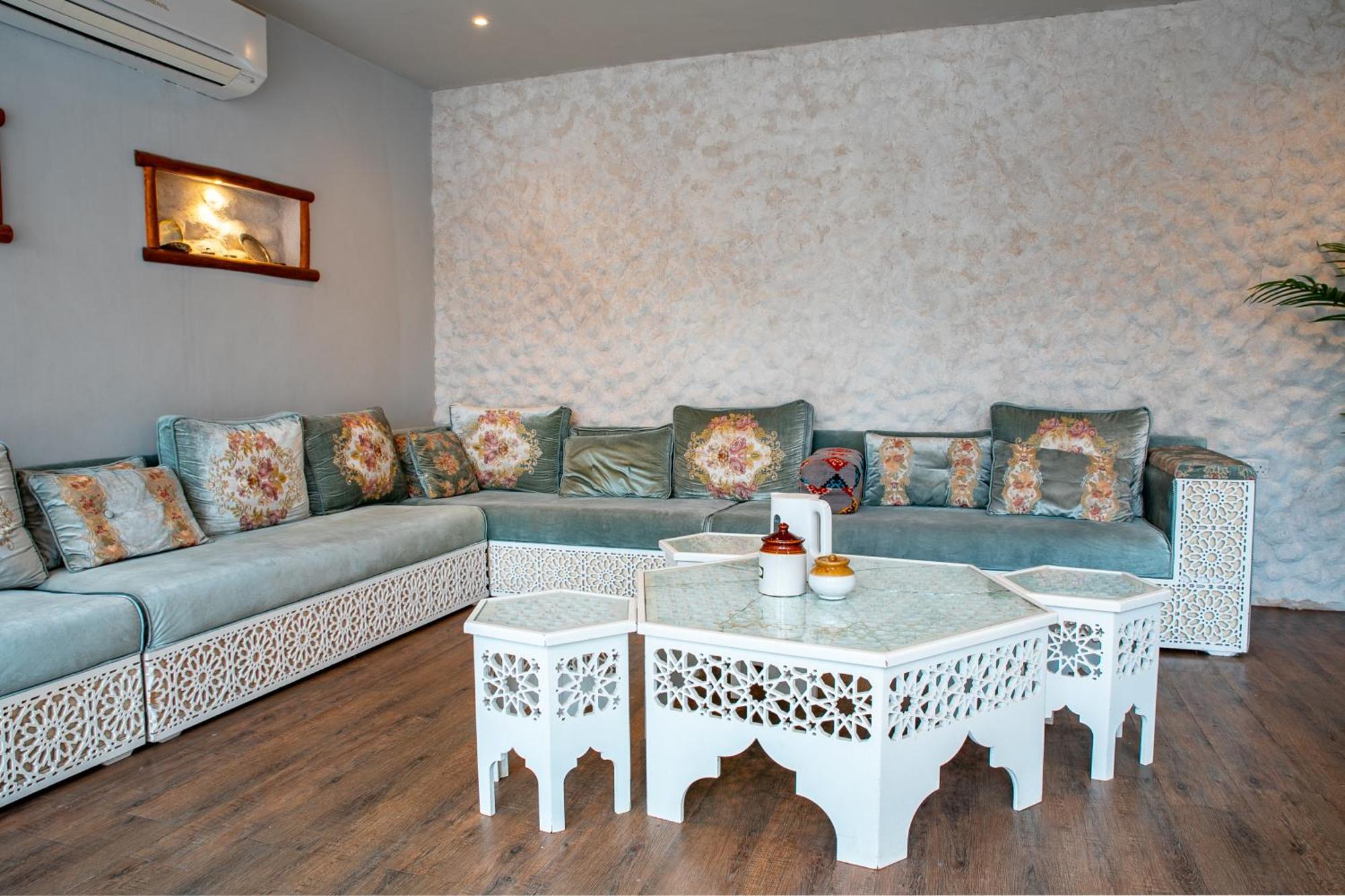 Elegant Garden Stay With 2 Living Areas, 2 Bedrooms, 1 Full And 1 Half Bath For 6 Guests Umm Al Amad エクステリア 写真